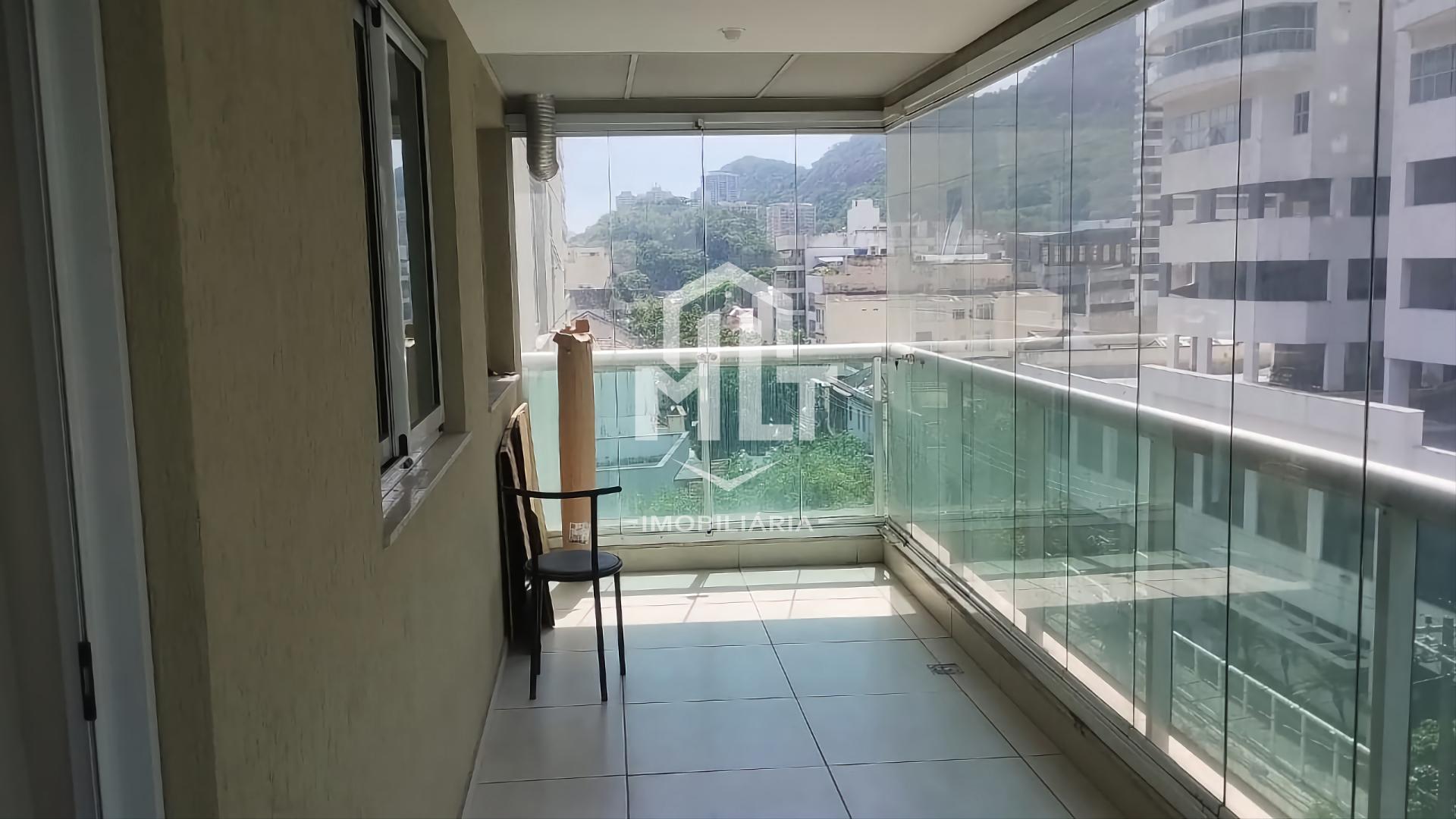 Apartamento impecável que oferece um refúgio de conforto no Flamengo na Zona Sul