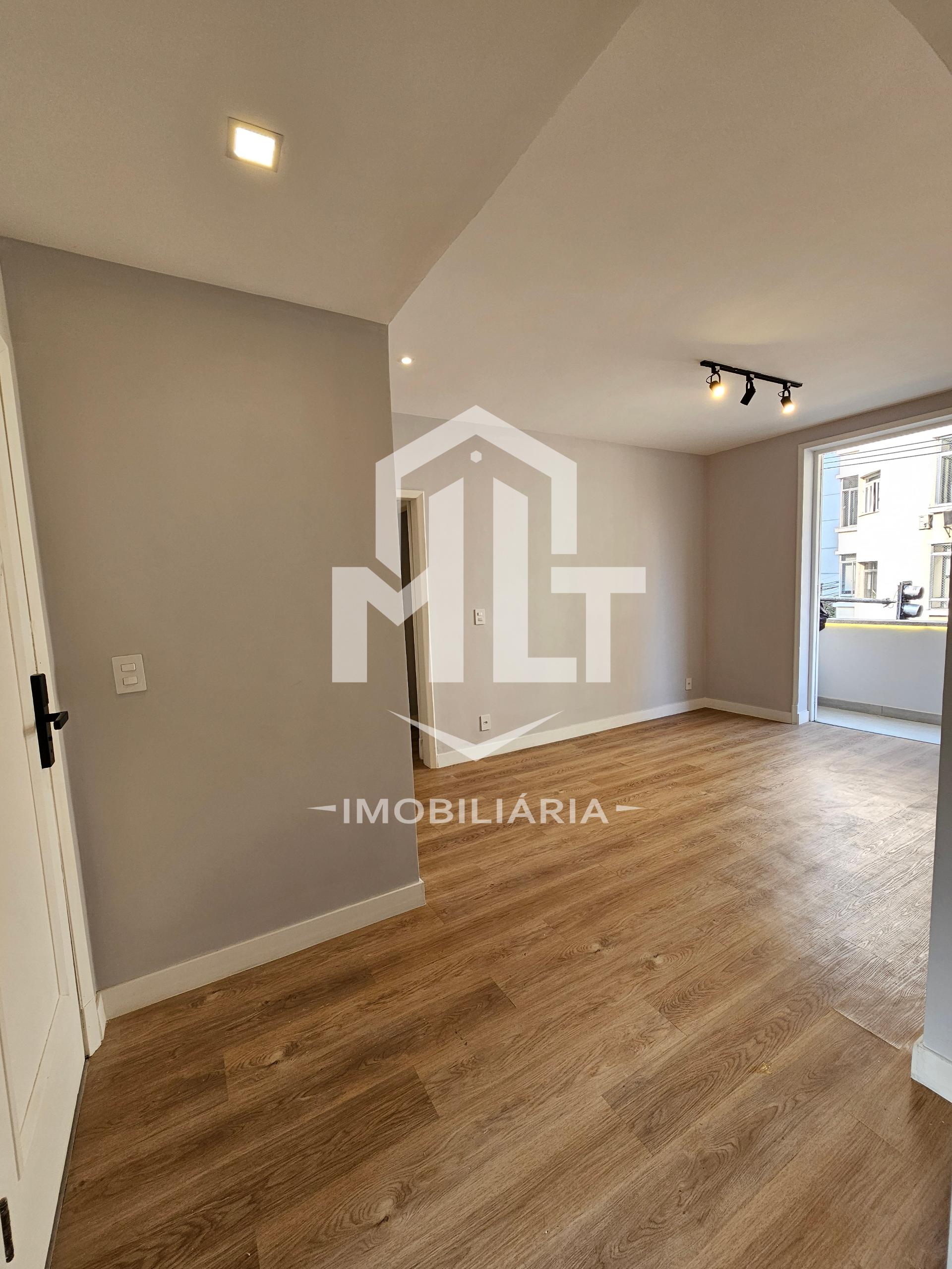 Apartamento único  São 3 quartos, sendo 2 suítes, sol da manhã e totalmente reformado