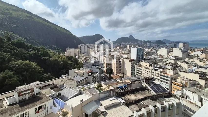 Apartamento localizado no ponto mais alto da rua Gastão Bahiana com vista indevassável