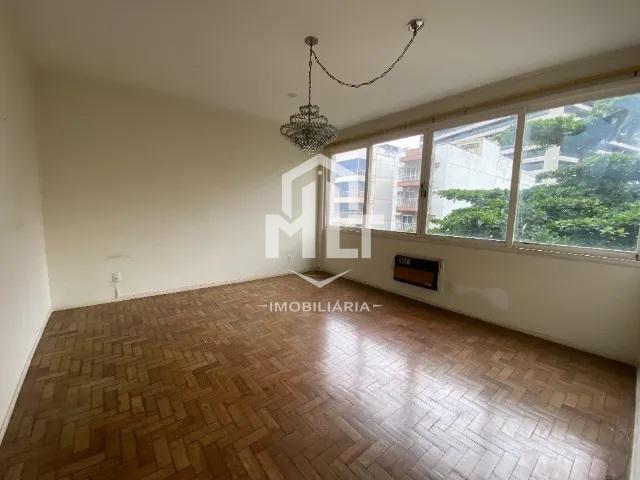 Apartamento de 02 quartos. Próximo a Praça Afonso Pena, Metrô, farto comércio.