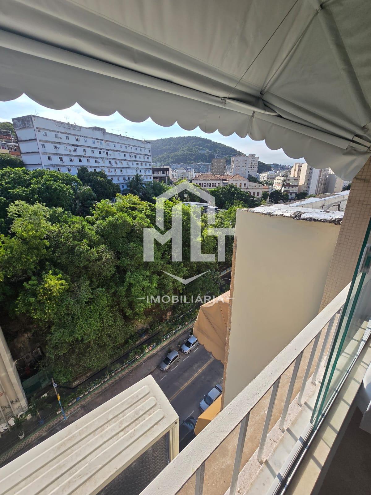 Apartamento de 3 quartos, com vaga na Rua Marquês de Abrantes, no Flamengo.