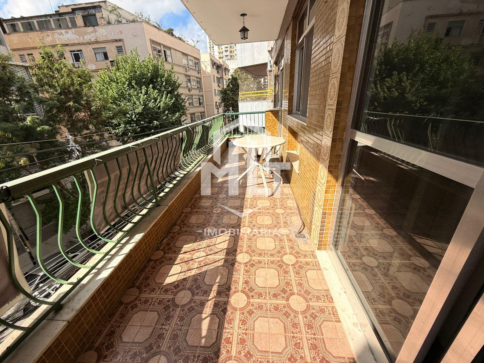 Amplo apartamento, em uma ótima localizado no coração da Tijuca.