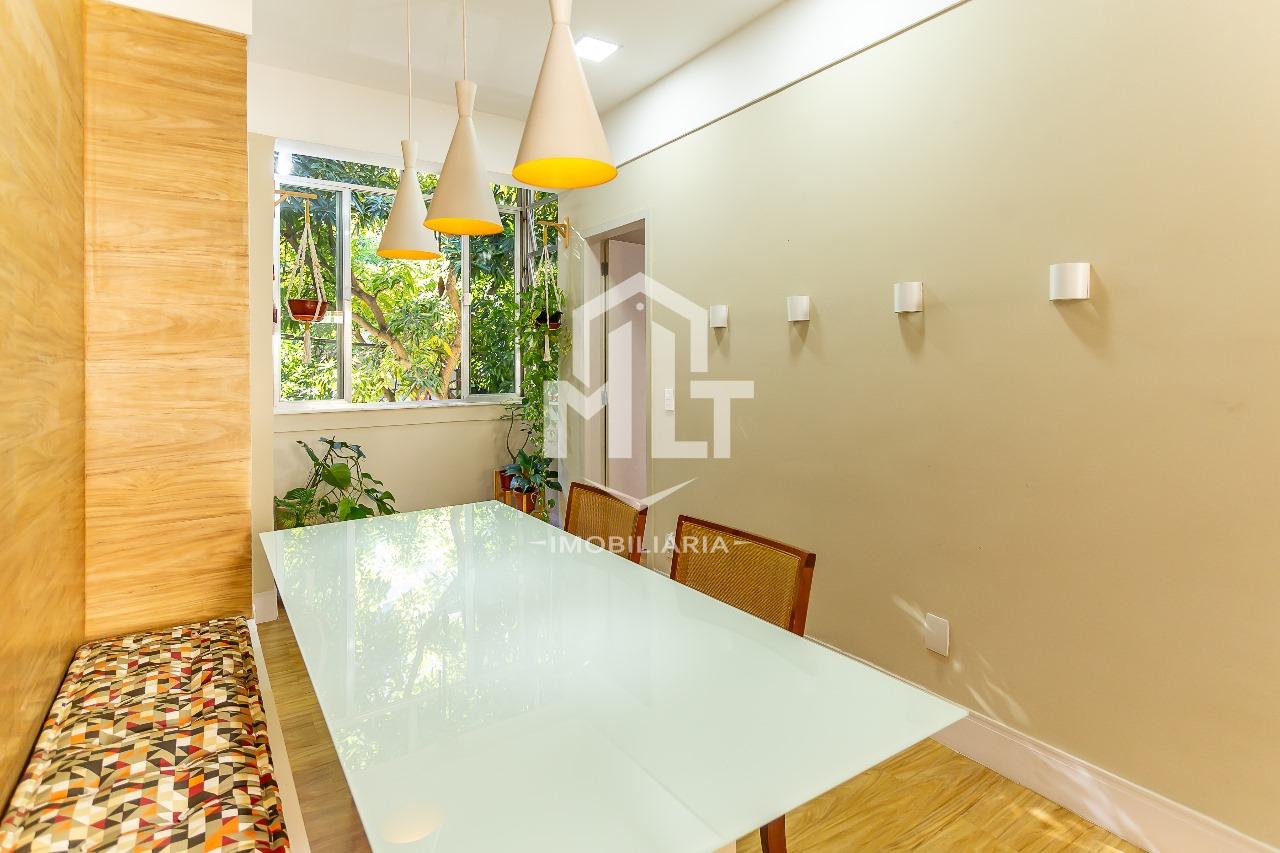 Apartamento de 2 quartos na Rua Dona Delfina. 51M  .Todo modernizado.