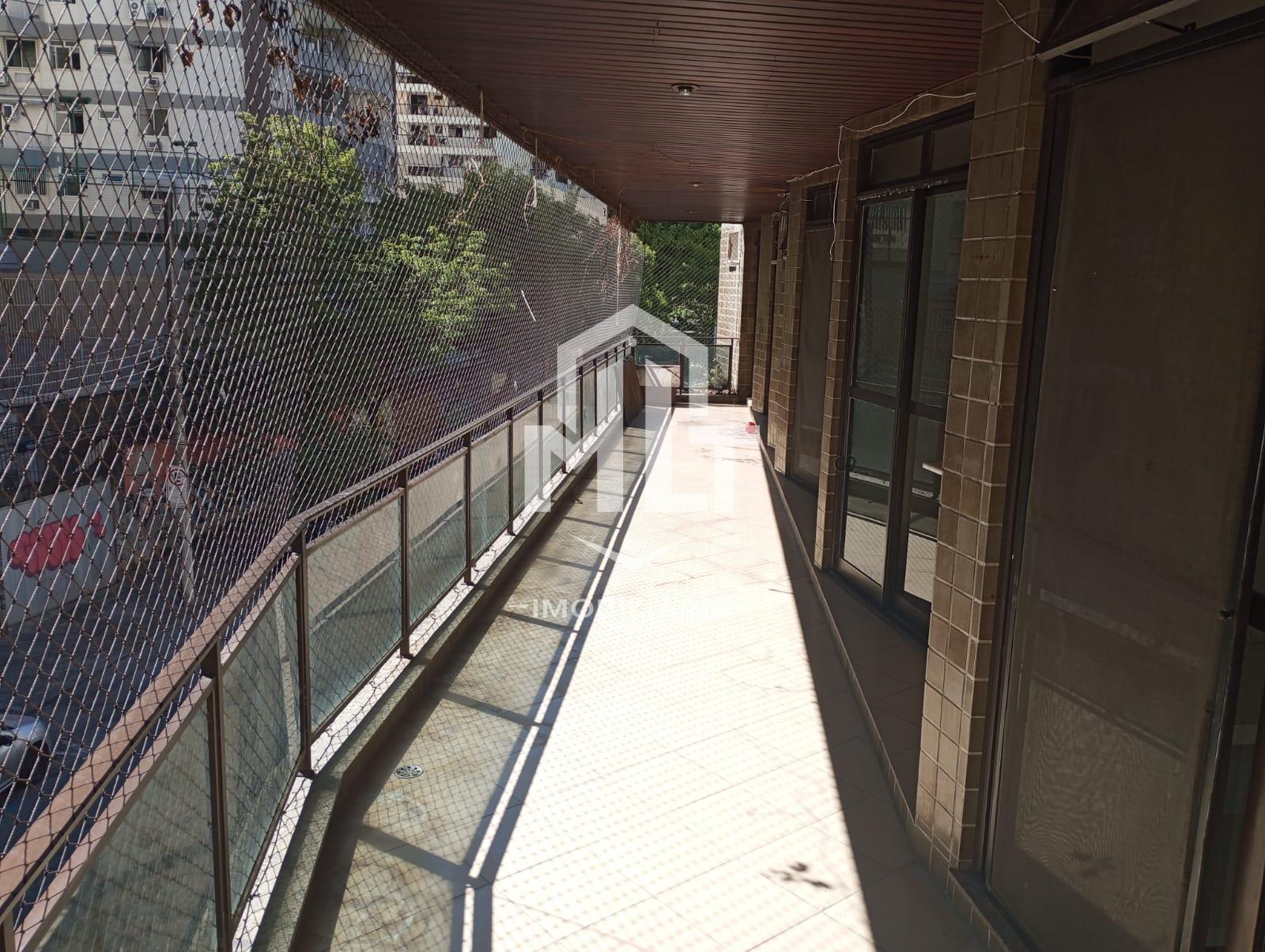 apartamento na praca saens pena, com 230 m2 e 2 vagas na escritura.