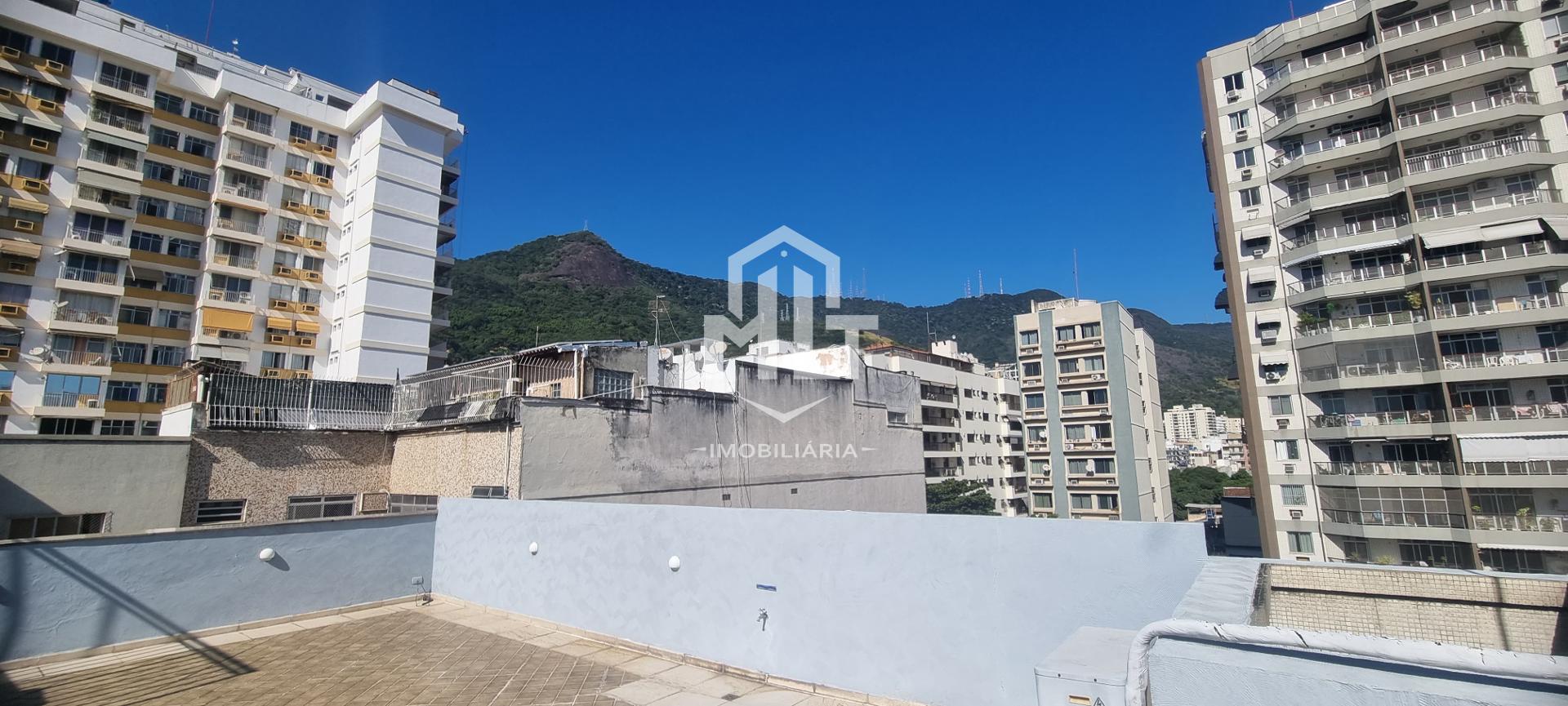 Cobertura duplex a venda, debruçada na praça saens pena.