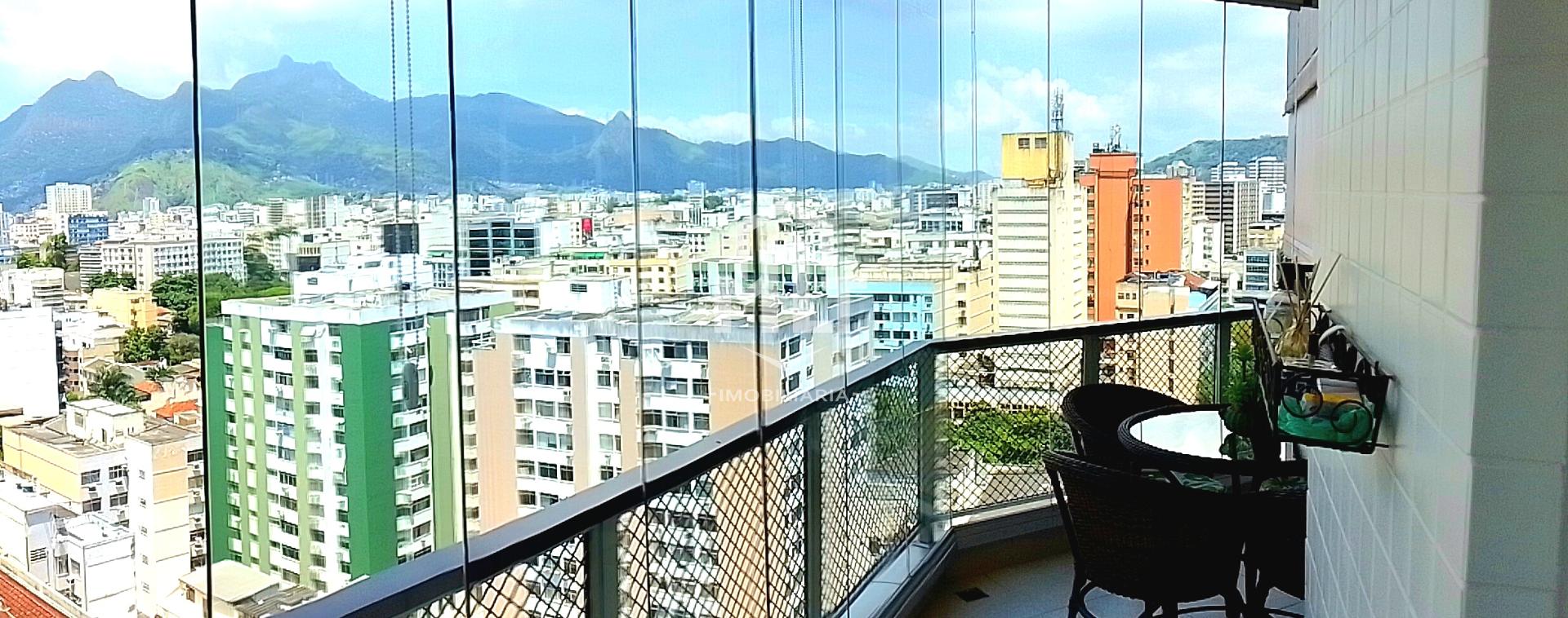 Apartamento sala, 3 quartos sendo 1 suíte, com vaga. Colado na Praça Saens Pena.