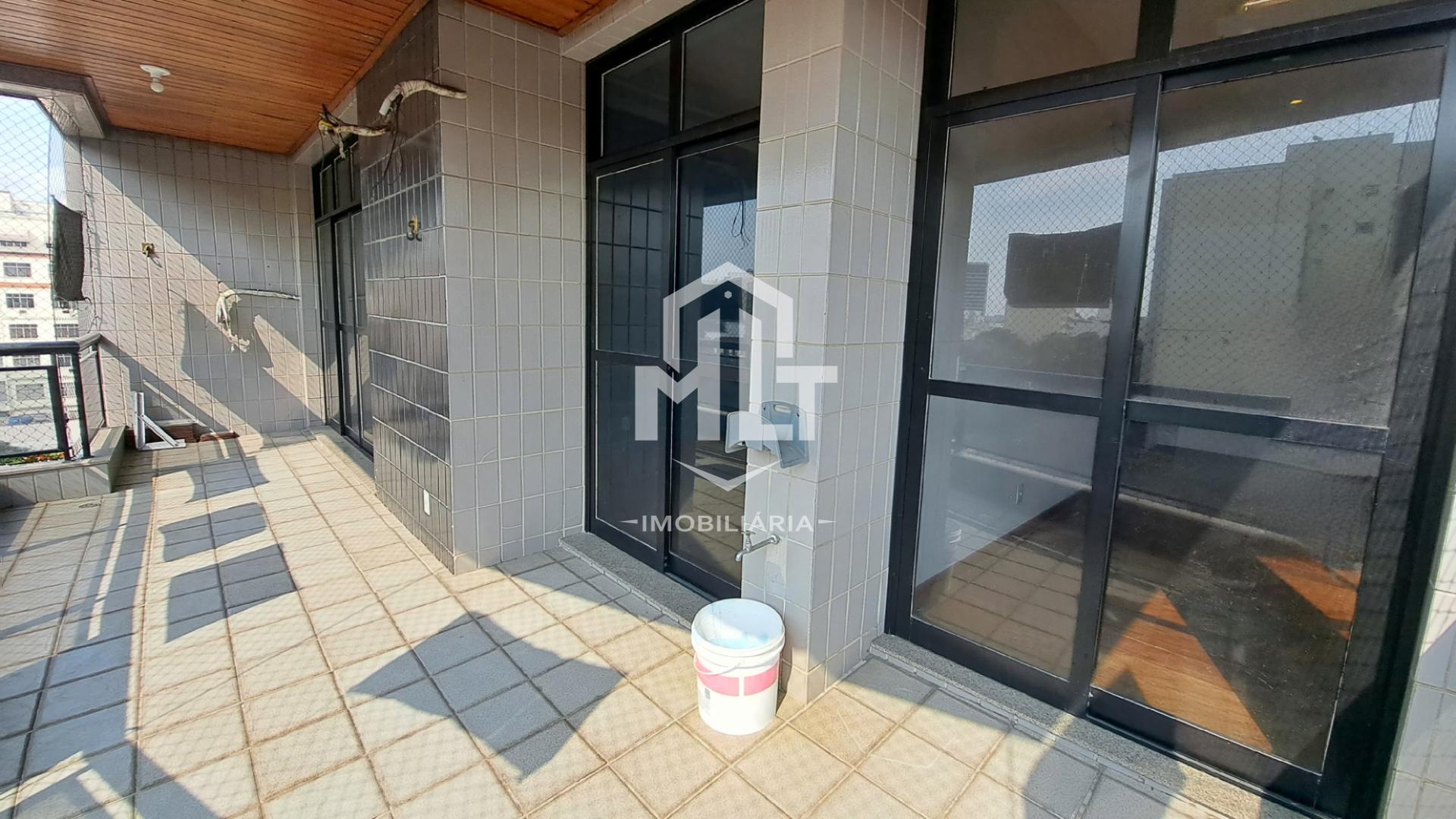MLT Imobiliária Vende - Apartamento com varandão na Rua São Francisco Xavier