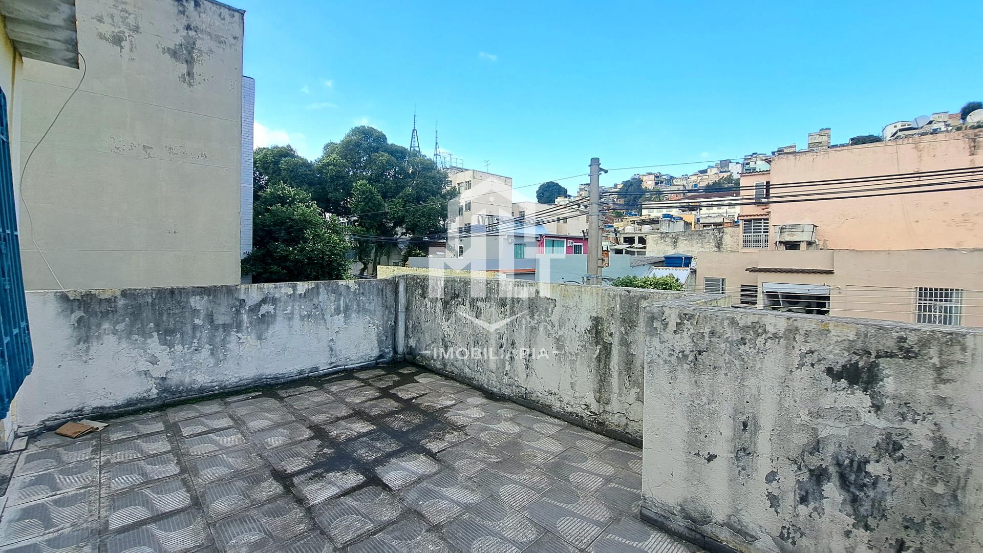 MLT Imobiliária Vende - Cód  566 - Casa Triplex na Rua Maia de Lacerda  Estácio 