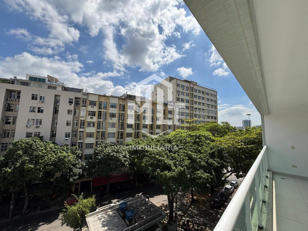 Apartamento 94 metros 3 quartos, sendo 1 suíte, varandão, 1 vaga