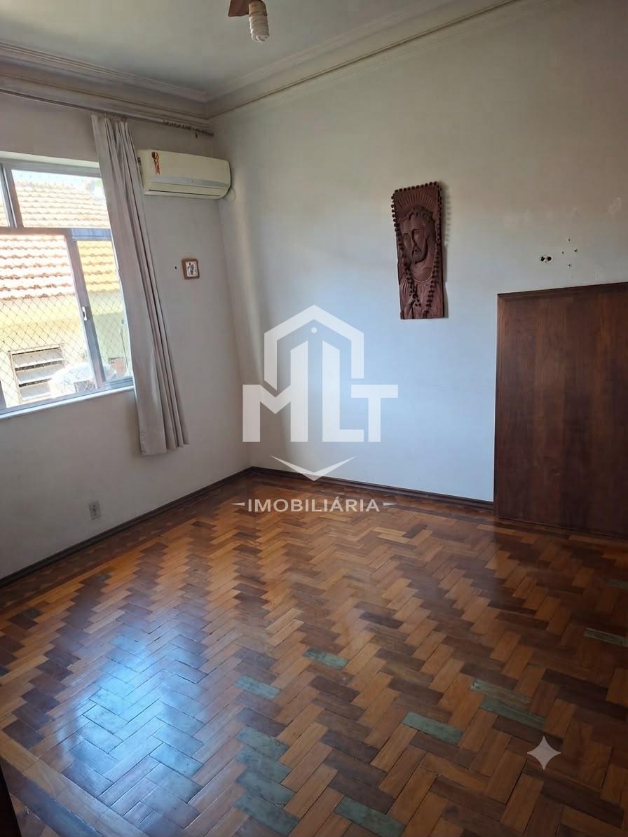 2 quartos, sala, cozinha, área de serviço, 3 banheiros ao total evaga de garagem