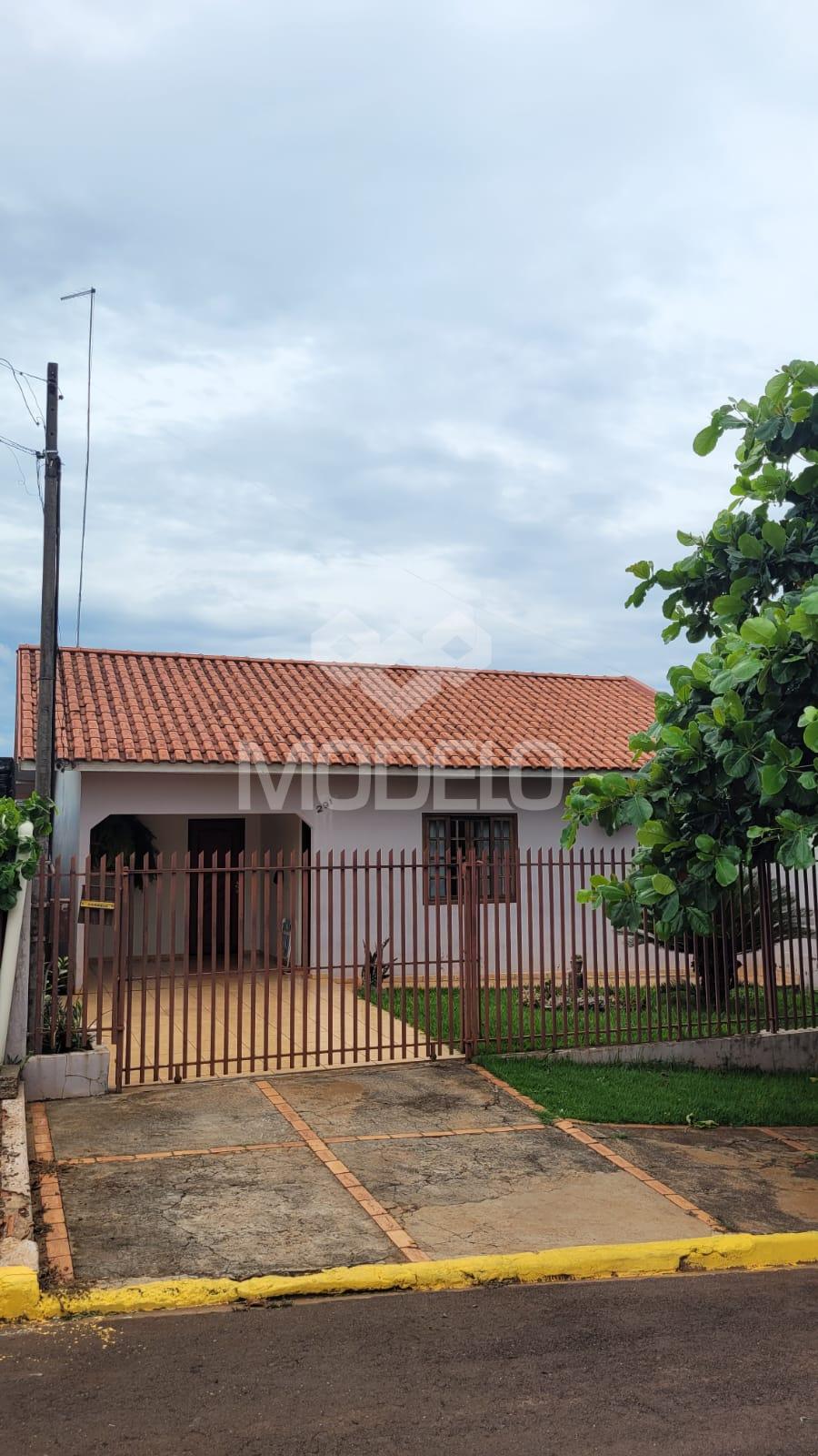 CASA A VENDA COM 100M2 E TERRENO DE 258M2 NO JD. COOPAGRO
