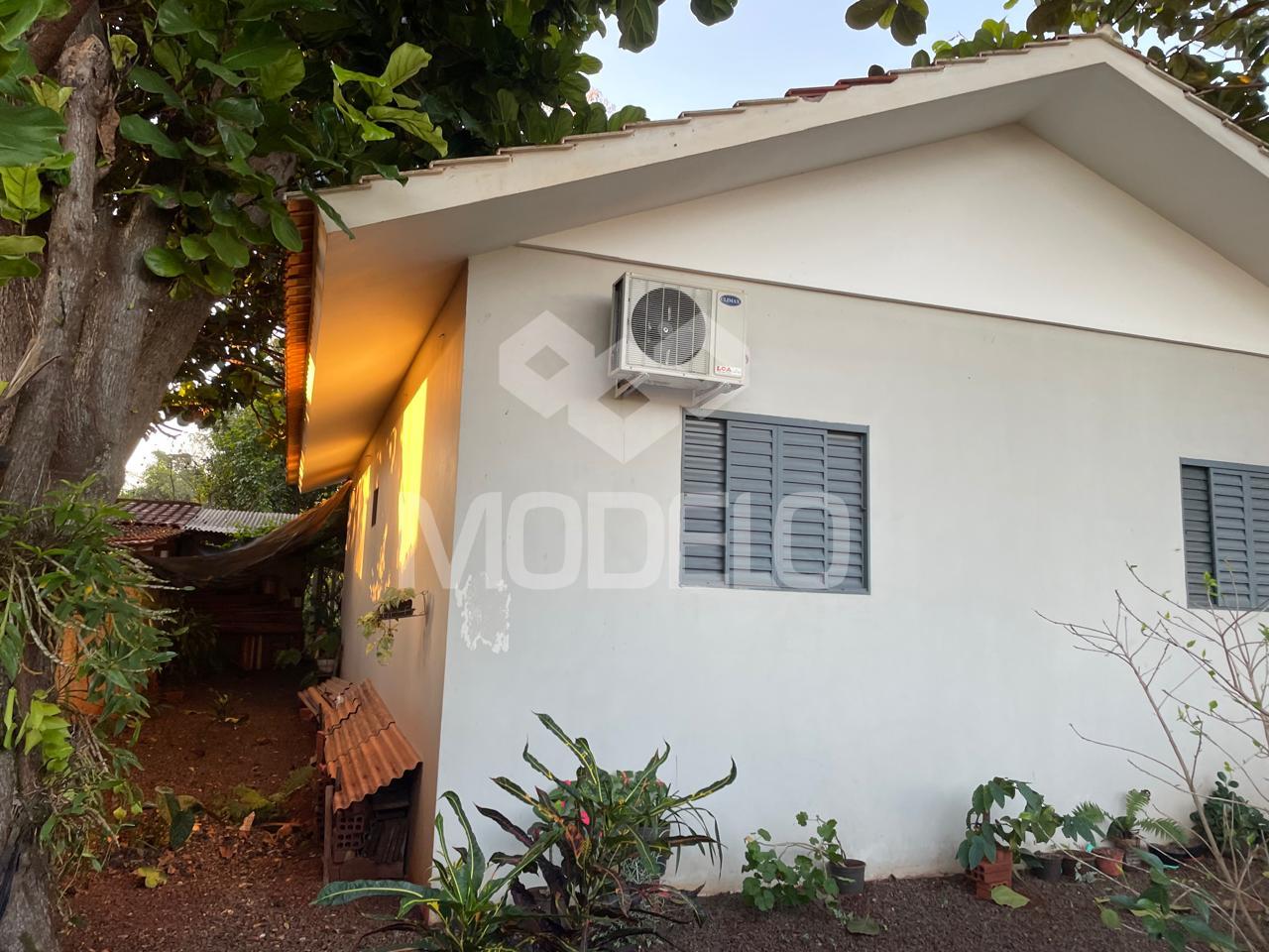 CASA à venda COM 121,00M  E TERRENO COM 1.000,00M  NO DIST. DE...