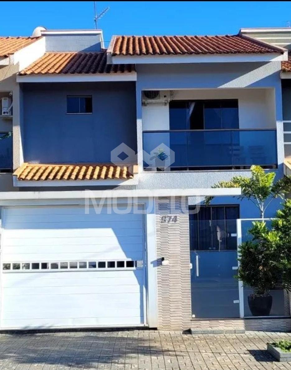 SOBRADO COM PISCINA à venda COM 151,00M  NO JARDIM GISELA