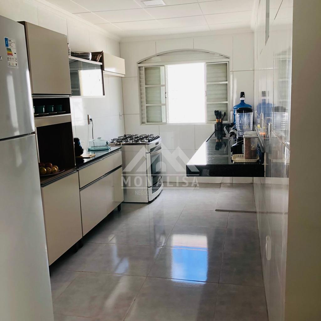 Casa à venda, JK, MONTES CLAROS - MG com Barracão nos fundos