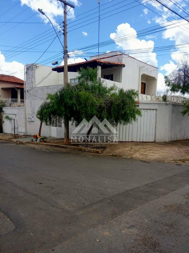 Sobrado à venda, Bairro Lourdes, MONTES CLAROS - MG