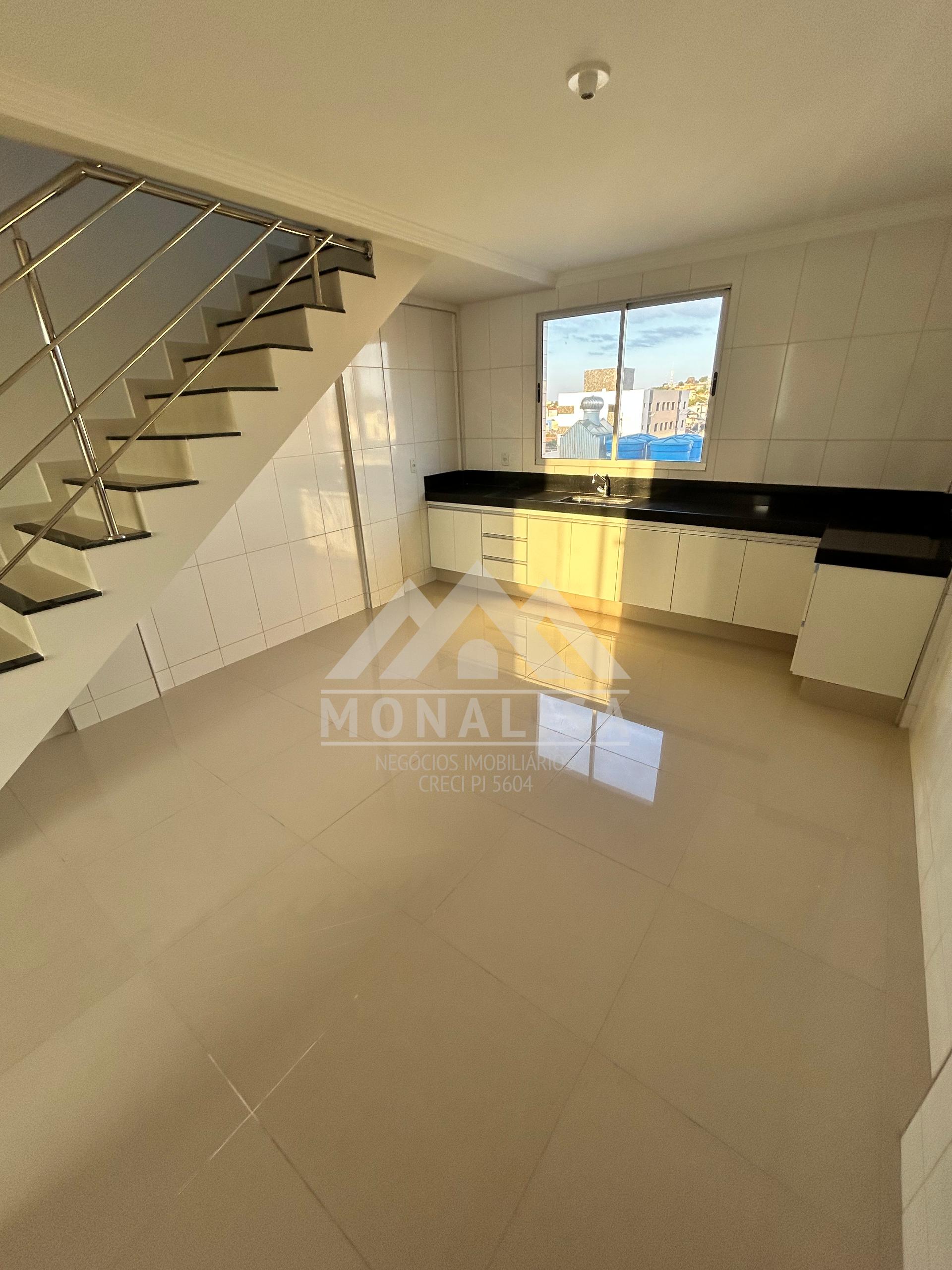 Cobertura à Venda no Bairro Cândida Câmara com 04 Quartos