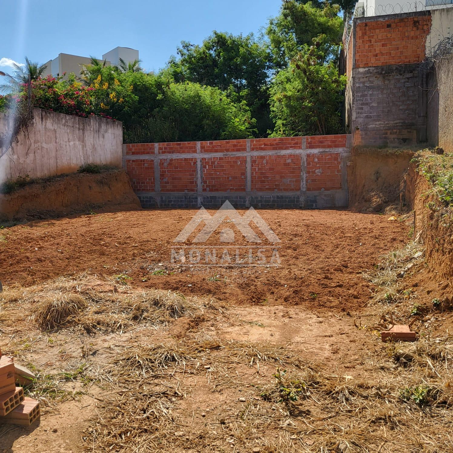 Terreno plano com 475m , pronto para construir a casa dos seus...