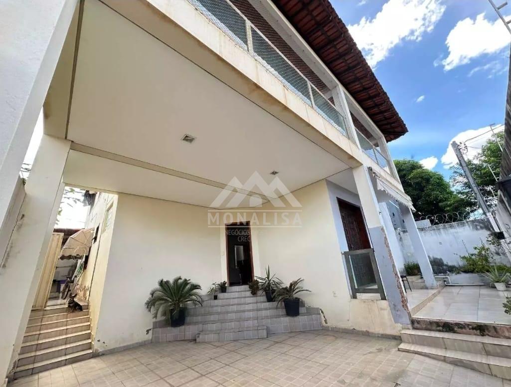Casa com 04 quartos a venda no Santa Rita