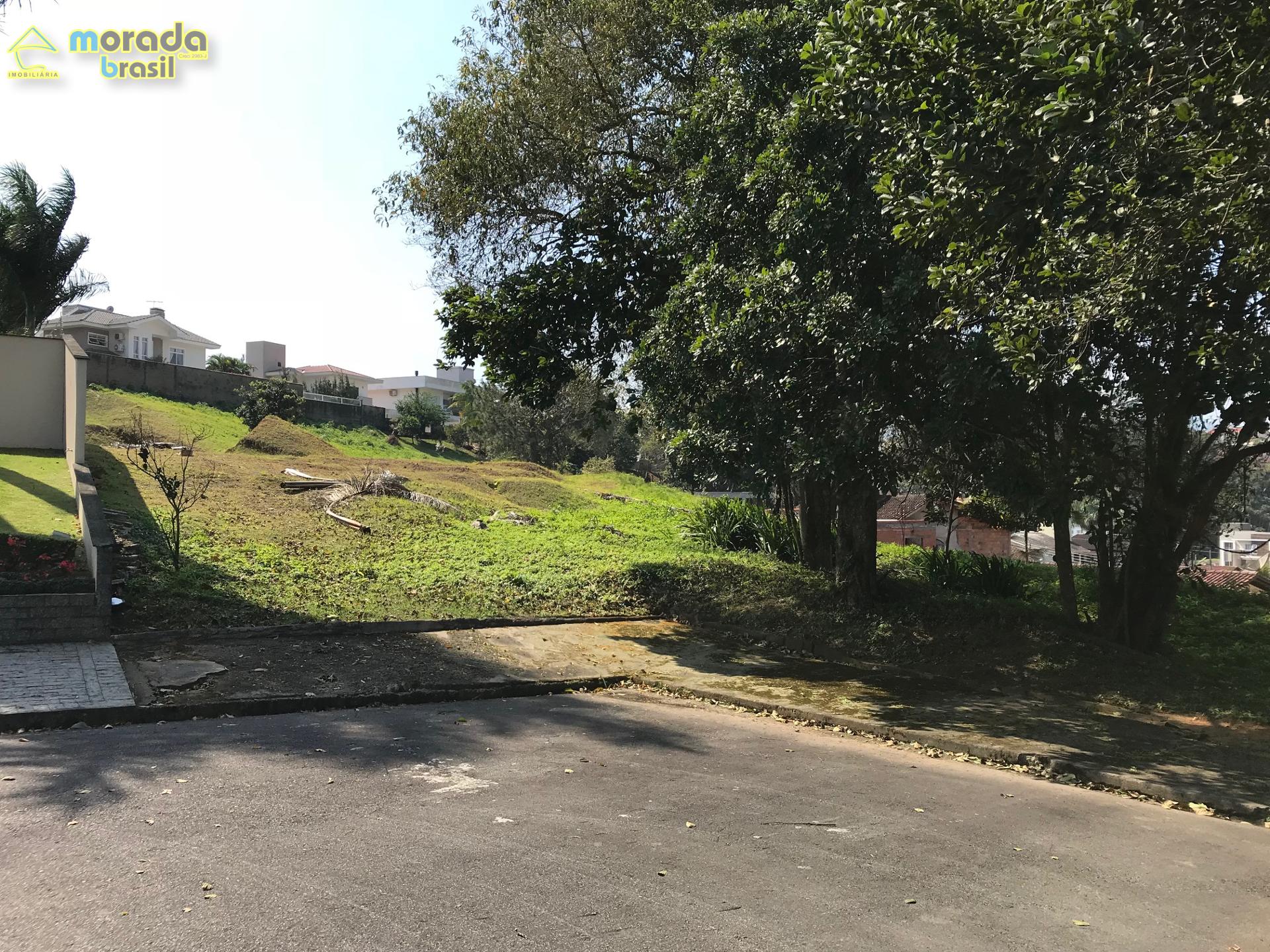 TERRENO EM CONDOMÍNIO FECHADO