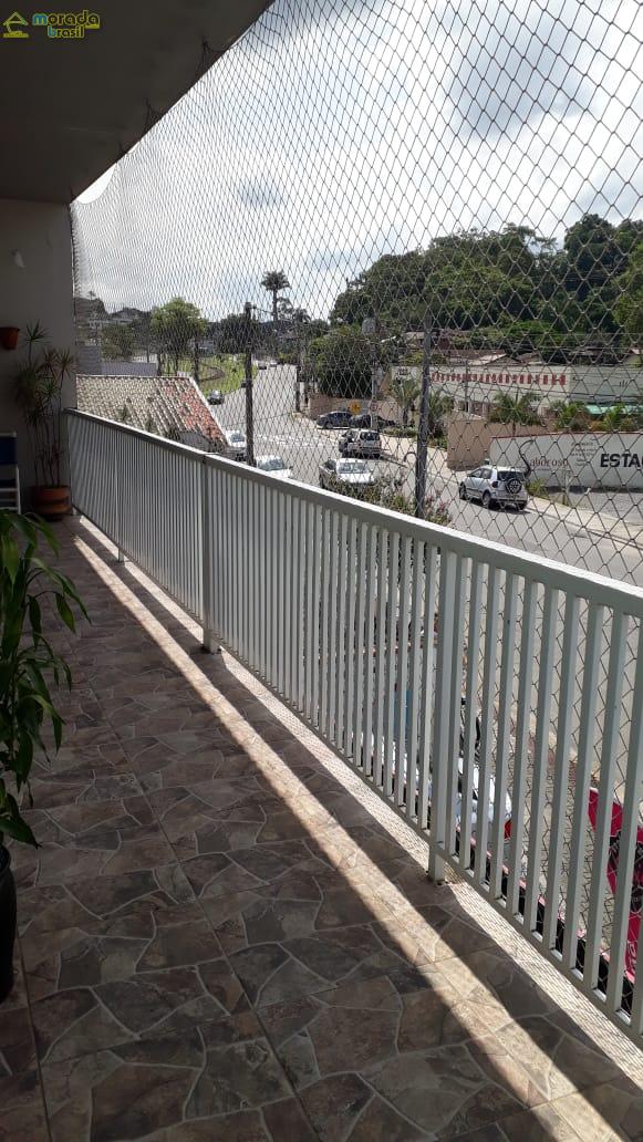 Casa + salas comercias com excelente espaço de fundos.