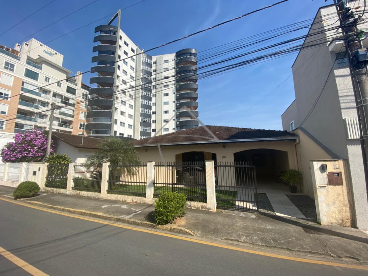 Casa com excelente localização, CENTRO, JARAGUA DO SUL - SC