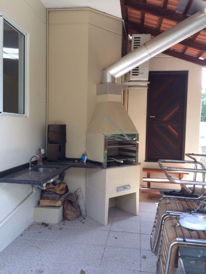 Casa com 4 SUÍTES, CONDOMÍNIO FECHADO