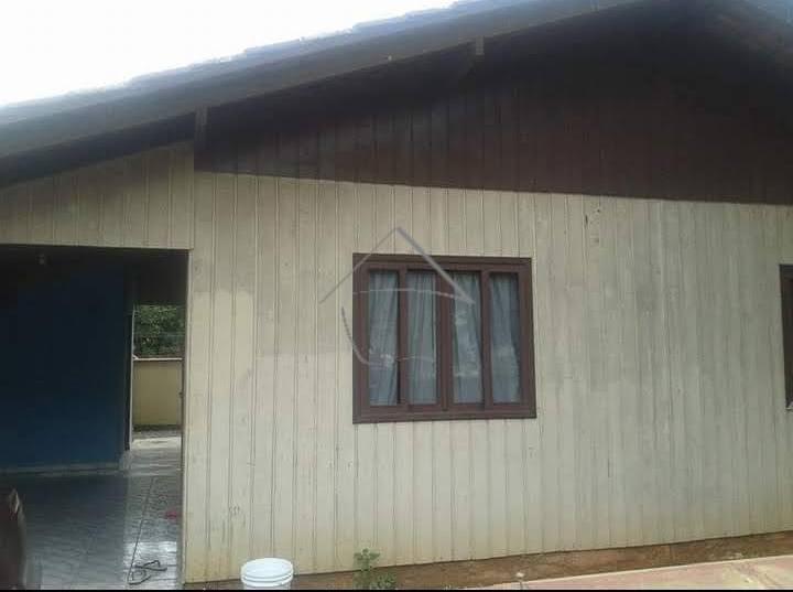 Vende-se Terreno com Duas casas de madeira Bairro Rio da Luz, ...