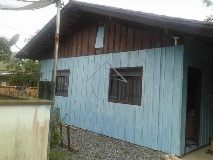 Vende-se Terreno com Duas casas de madeira Bairro Rio da Luz, ...