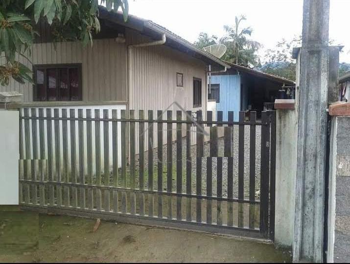 Vende-se Terreno com Duas casas de madeira Bairro Rio da Luz, ...