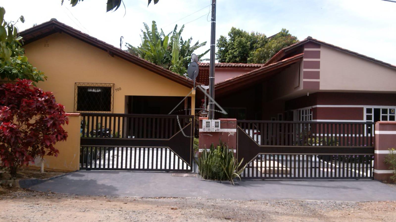 2 casa no mesmo terreno a venda no JARAGUÁ 99 em JARAGUA DO SU...