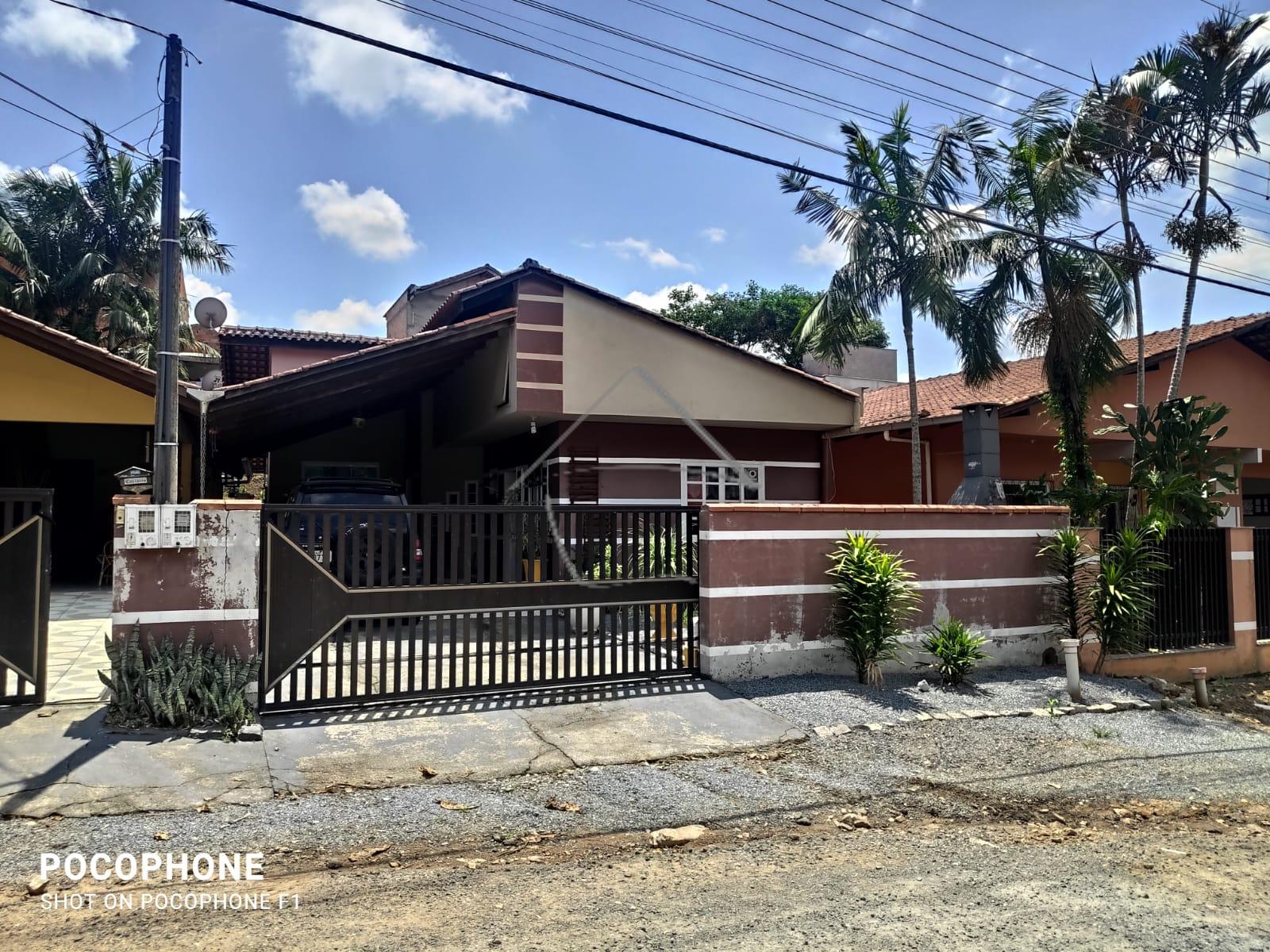 2 casa no mesmo terreno a venda no JARAGUÁ 99 em JARAGUA DO SU...
