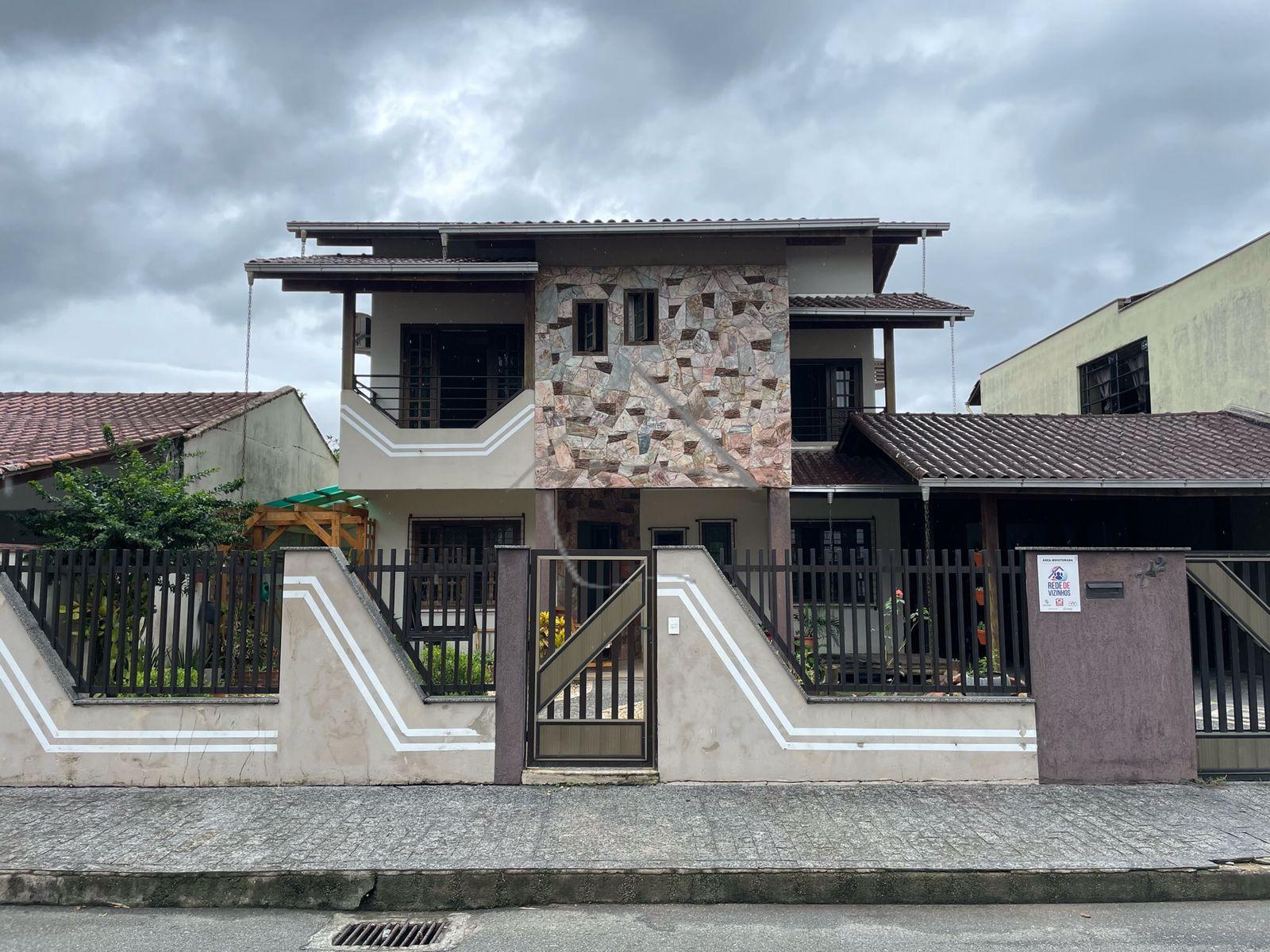 Casa à venda, 2 quartos, 1 suíte, 4 vagas, Centenário - Jaragu...