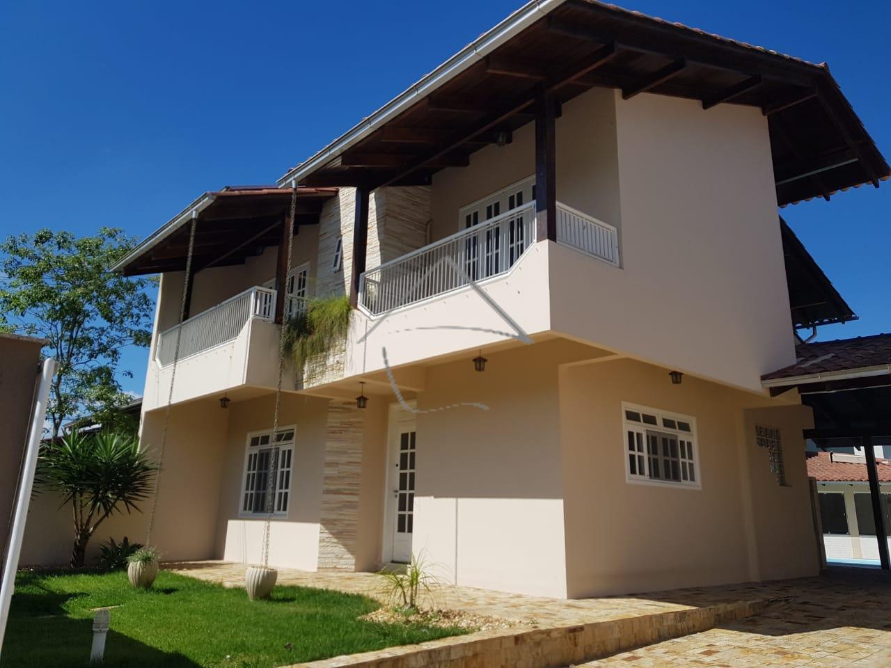 CASA DE ALTO PADRÃO COM FORNO PARA PIZZA E FOGÃO A LENHA