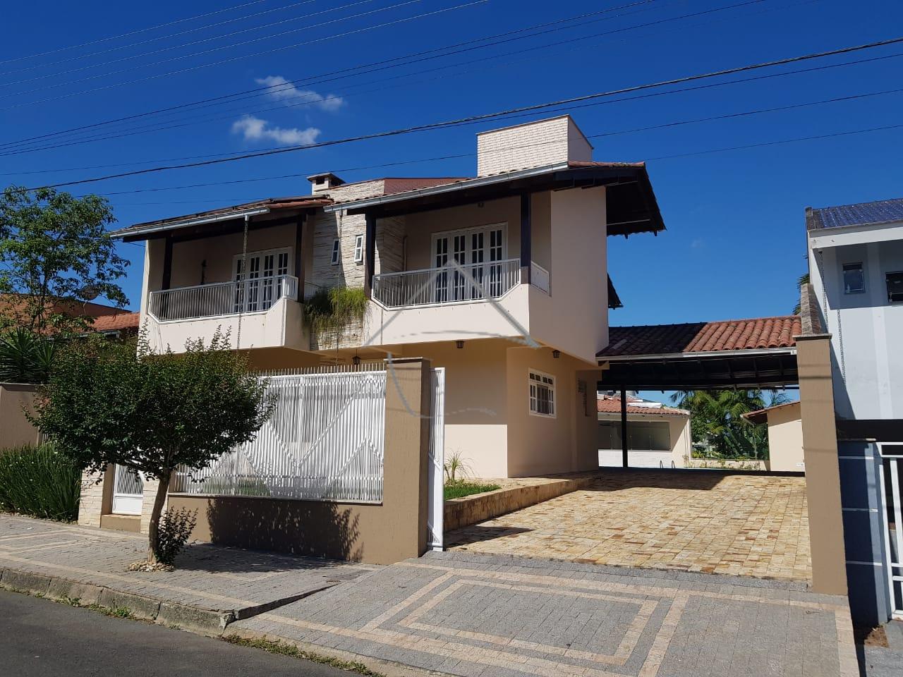 CASA DE ALTO PADRÃO COM FORNO PARA PIZZA E FOGÃO A LENHA