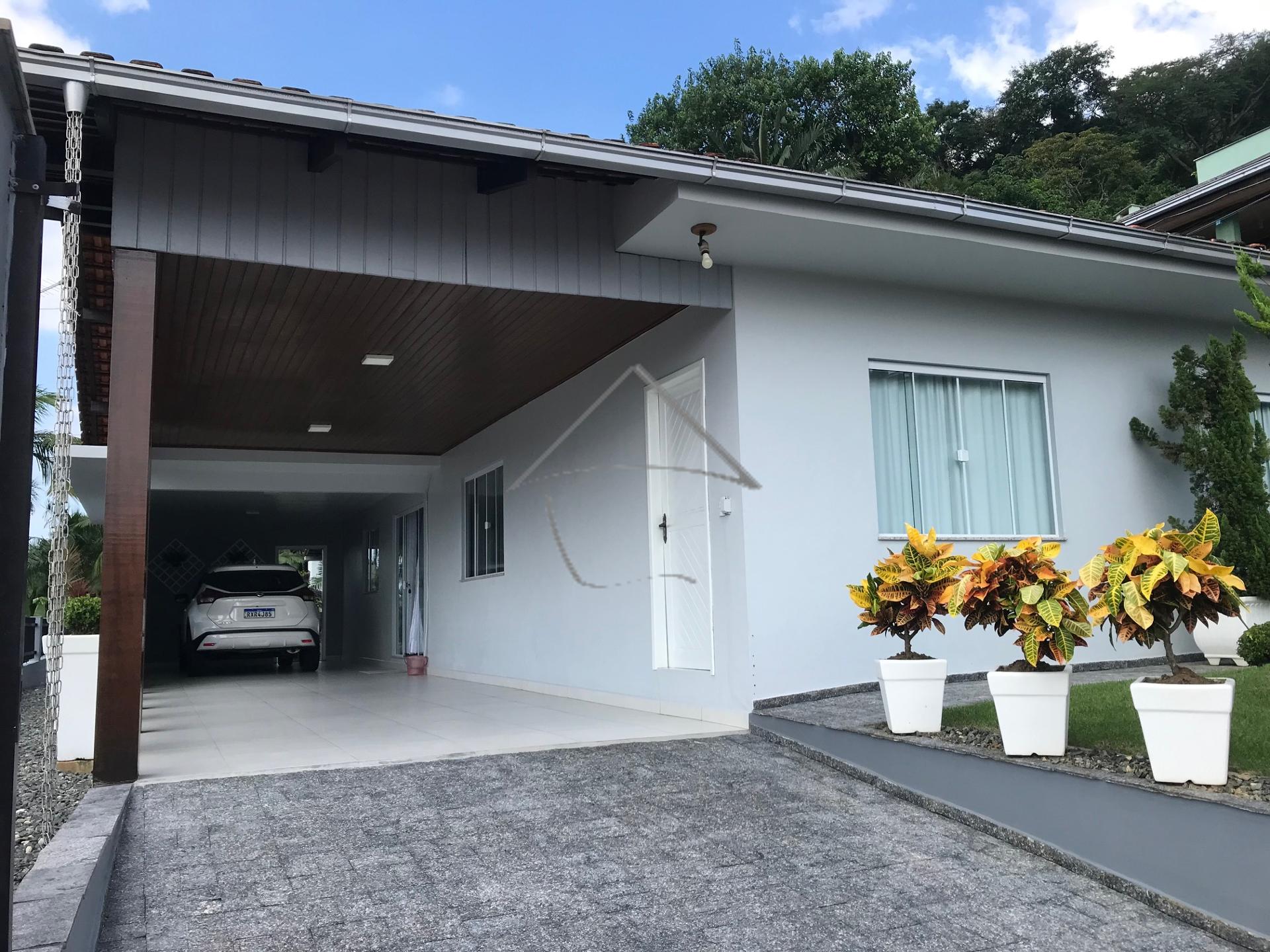 CASA À VENDA NA ILHA DA FIGUEIRA