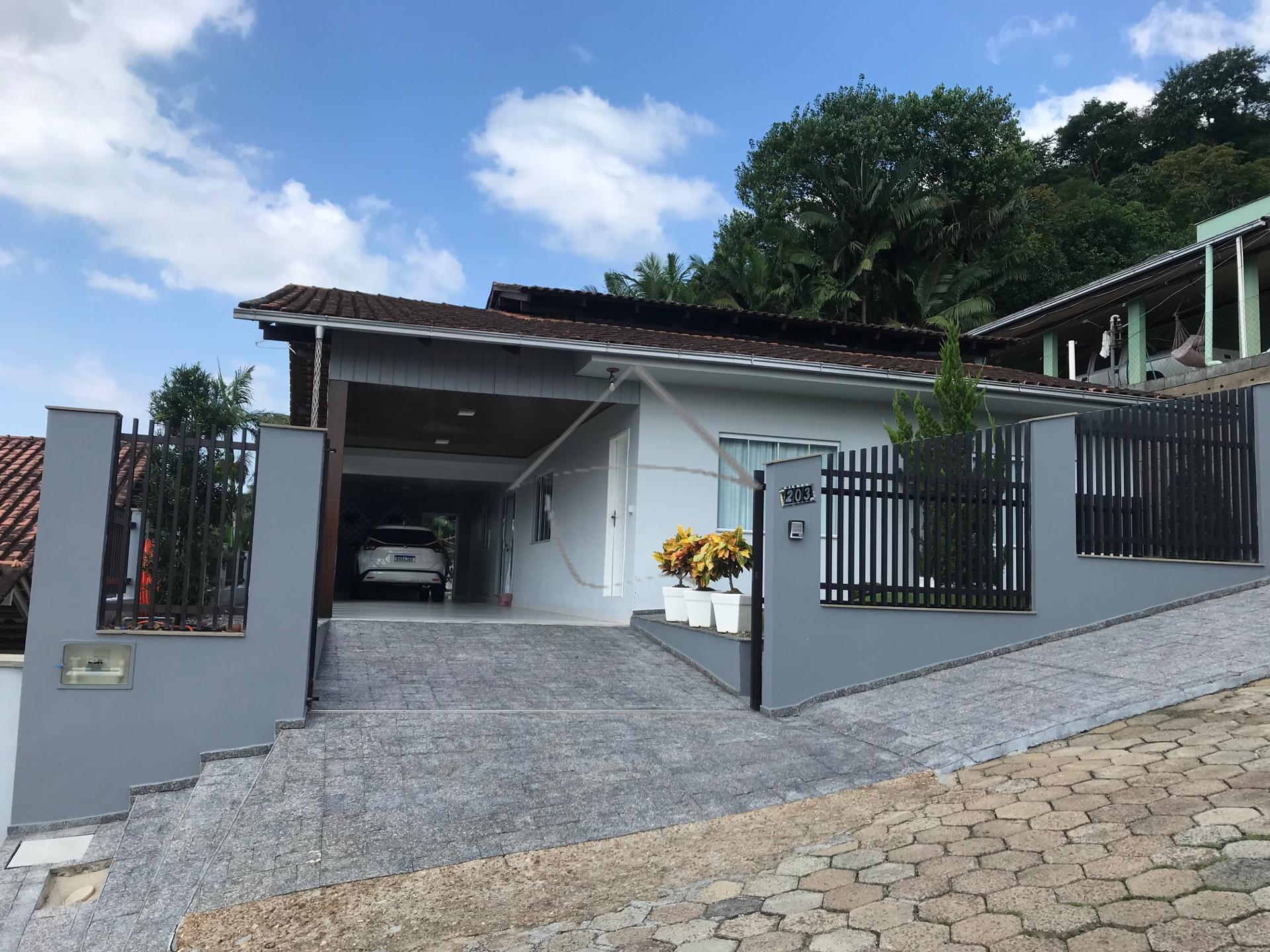 CASA À VENDA NA ILHA DA FIGUEIRA