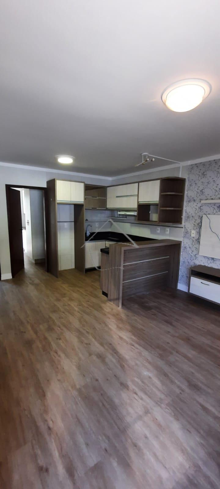 APARTAMENTO NO TÉRREO TODO MOBILIADO, COM PISO VINILICO