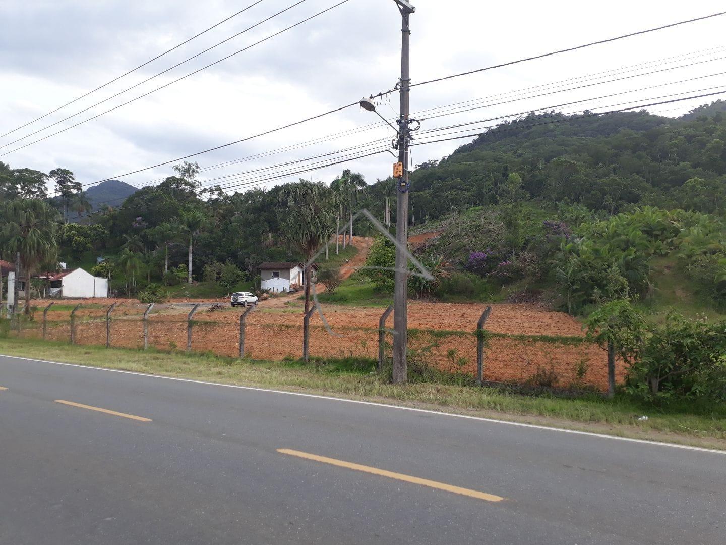 TERRENO JÁ COM ESCRITURA, ÓTIMA LOCALIZAÇÃO.