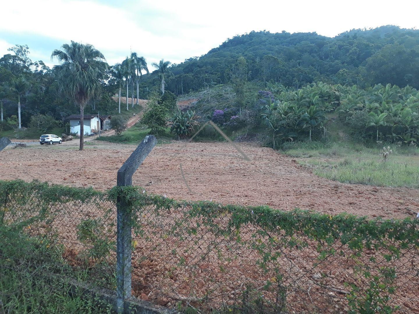 TERRENO JÁ COM ESCRITURA, ÓTIMA LOCALIZAÇÃO.