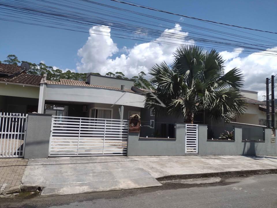 Casa com área de festas completa à venda, NEREU RAMOS, JARAGUA...