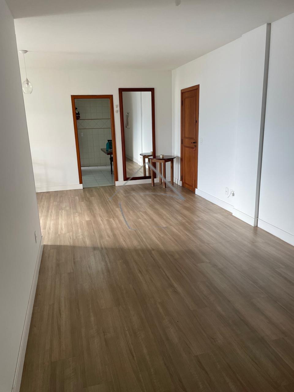 APARTAMENTO SEMI MOBILIADO COM ELETRODOMÉSTIOS NO CENTRO