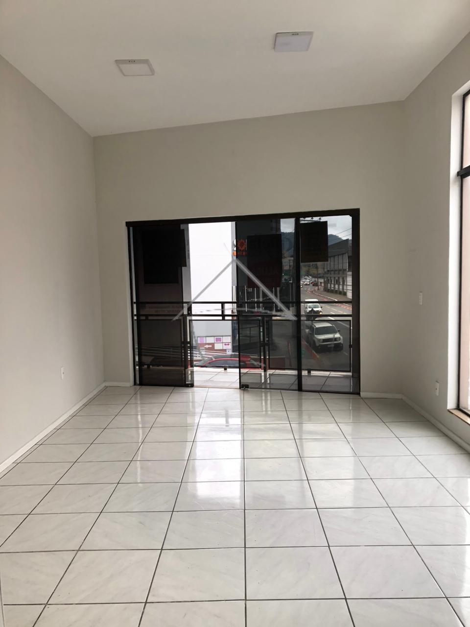 Sala comercial disponível para locação.