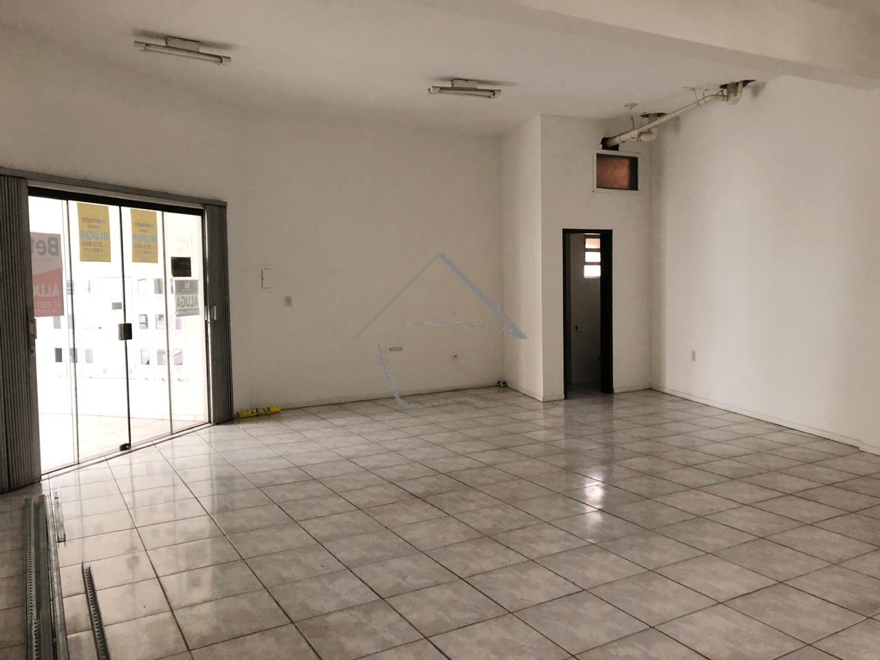 Sala comercial disponível para locação.
