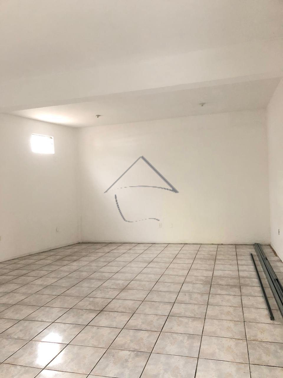 Sala comercial disponível para locação.