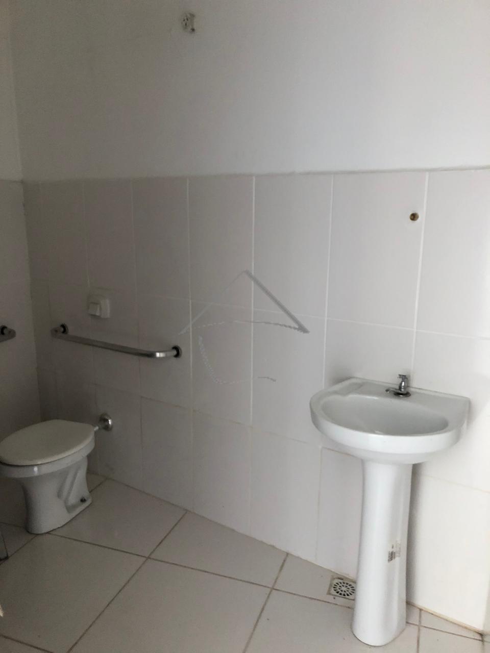 Sala comercial disponível para locação.