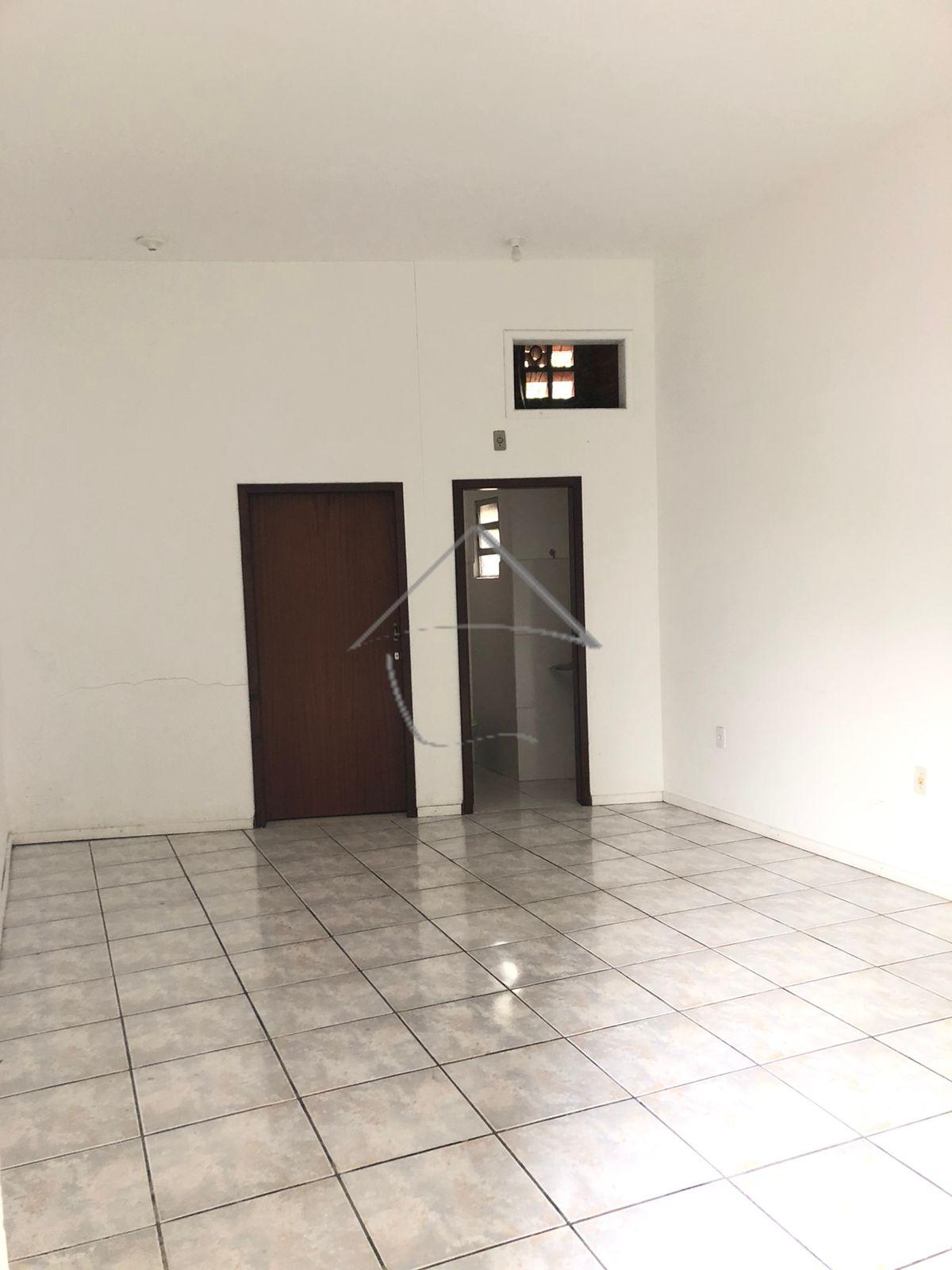 Sala comercial disponível para locação.