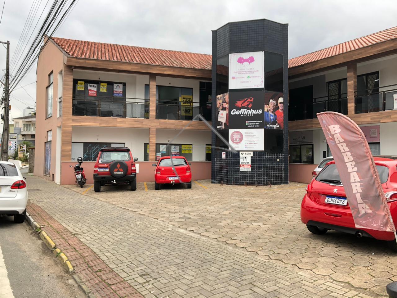 Sala comercial disponível para locação.