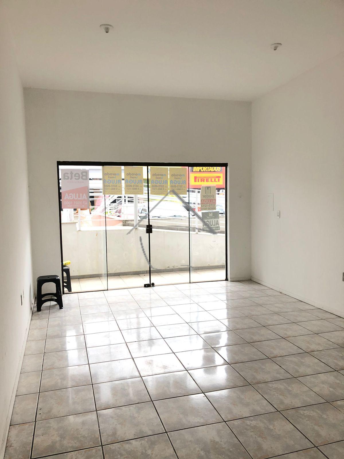 Sala comercial disponível para locação.