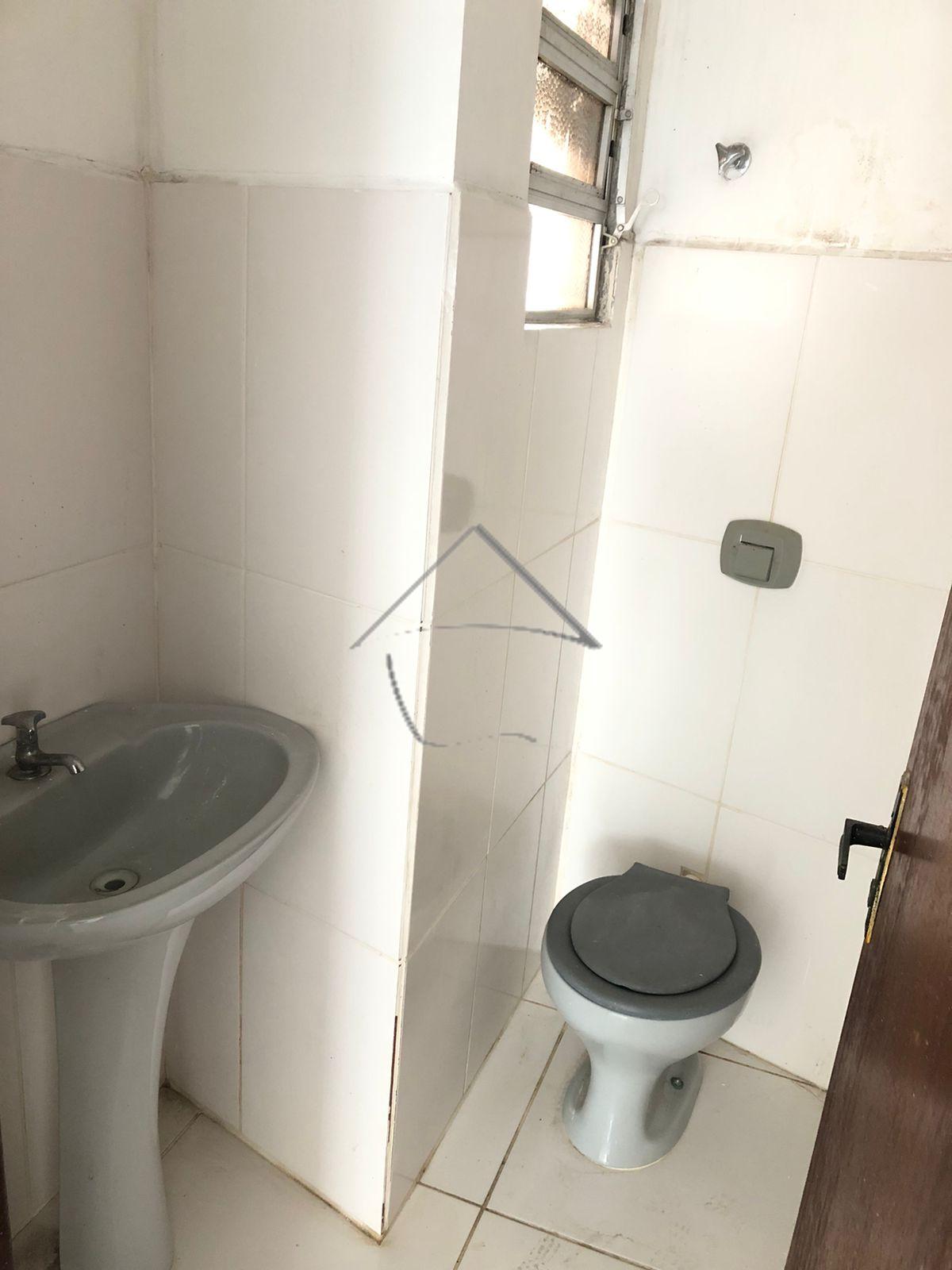 Sala comercial disponível para locação.