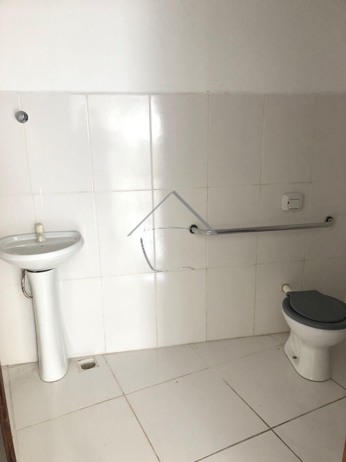 Sala comercial disponível para locação.